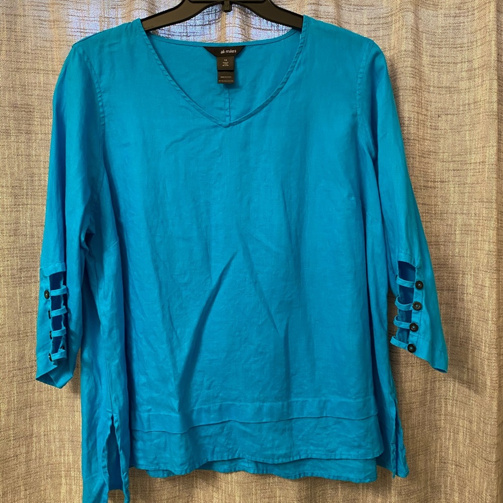 EUC Beautiful turquoise linen top 1X